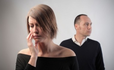 Pse ndjenjat e fajit shkatërrojnë marrëdhënien?