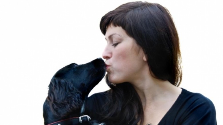 Pse nuk duhet ta puthni qenin tuaj