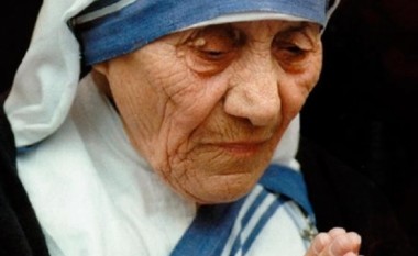 Nëna Tereze, në mesin e grave me të rëndësishme të historisë botërore