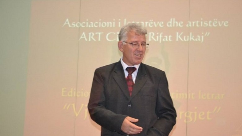 “Art Club Rifat Kukaj”, mbledh artistë e shkrimtarë në Drenas (Video)