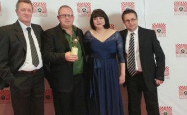 Regjisori shqiptar fiton çmim në Londër (Video)