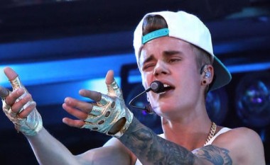 Justin Bieber publikon këngën e re “Friends” (Audio)