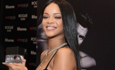 Rihanna vazhdon të shokojë, del transparente në xhirimet e klipit të ri (Foto +16)