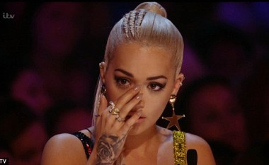 Rita Ora shpërthen në lot (Foto)