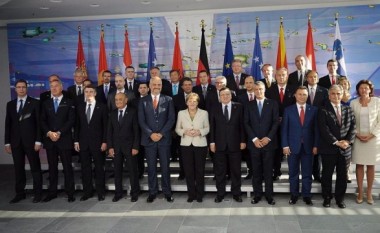Ekspertët amerikanë dhe evropianë: Mos ndryshimi i kufijve në Ballkan, mesazhi i Samitit të Berlinit