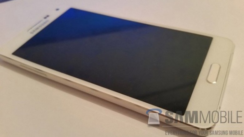 Samsung Galaxy A7 sjell ekranin Full HD?