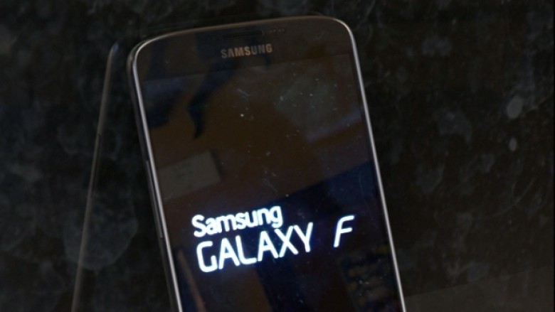 Samsung “prezanton” modelin premium Galaxy F