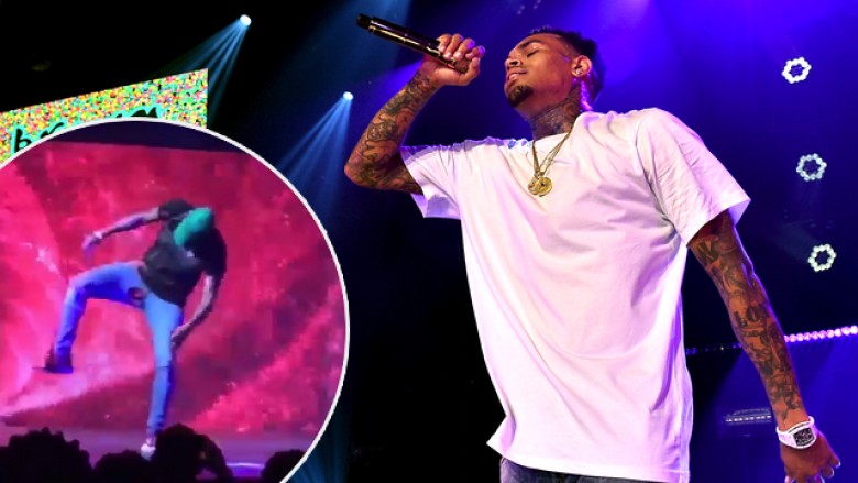 Chris Brown i grisen pantollonat në skenë (Video)