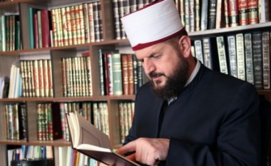 Shefqet Krasniqi u kthehet ligjëratave në Xhaminë e Madhe