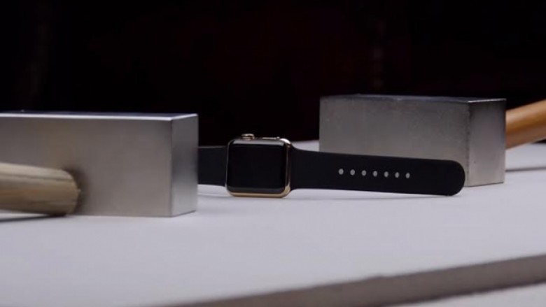 Shikoni se si e shkatërrojnë një Apple Watch të dhjetëmijë dollarëve! (Video)