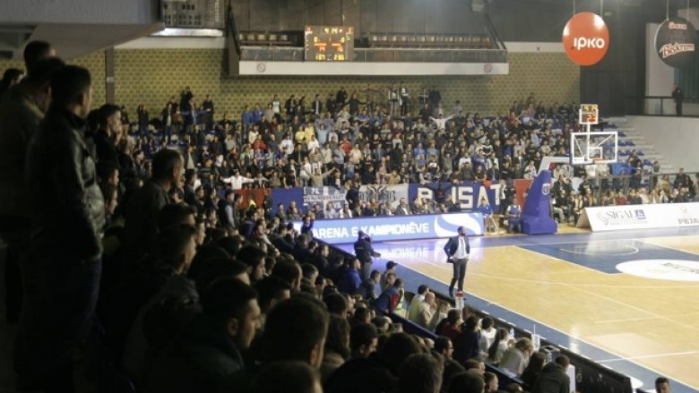 Shikushmëria e basketbollit në rënie (Video)