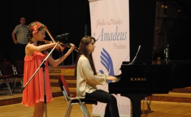 Shkolla e Muzikës “AMADEUS”  përmbyll vitin shkollor me koncert