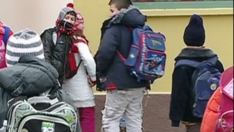Disa shkolla vazhdojnë pushimin dimëror, shkak ngrohja (Video)