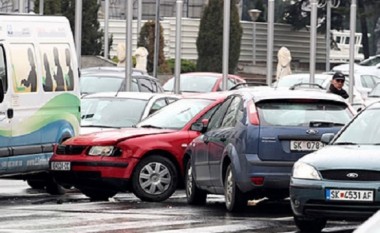 Tre të lënduar në aksidente komunikacioni në Shkup