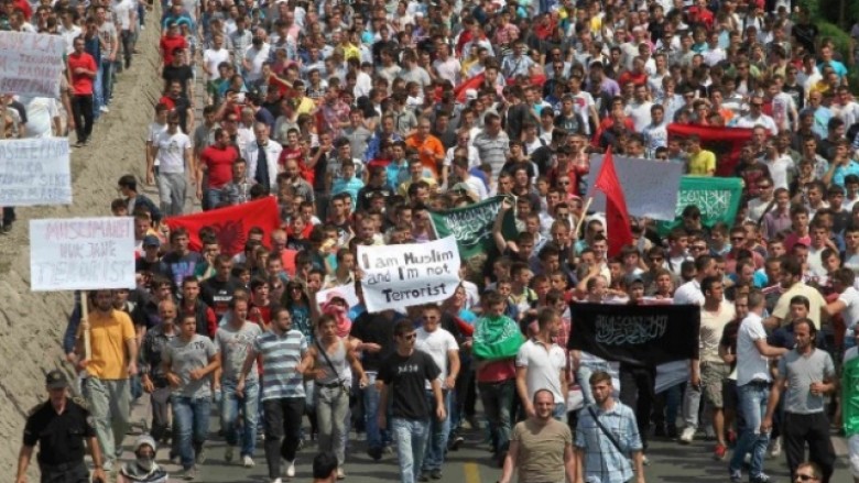 Sot protestohet para ambasadës serbe në Shkup