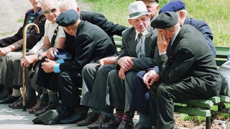 Qytetarët: Reforma e pensioneve në Maqedoni, diskriminuese (Video)