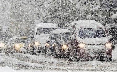 Reshjet e borës, policia bën apel për kujdes të shtuar në komunikacion