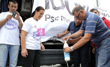 Qumështarët një protestë e përfunduan, paralajmërojnë tjetrën (Foto)