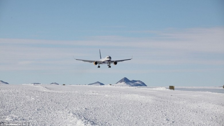 Tani avionët mund të zbresin edhe në akull (Foto/Video)