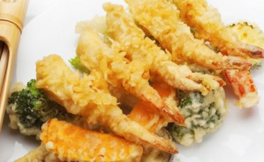 Tempura japoneze me karkaleca dhe perime