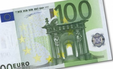 Prishtinë, një person deponon monedha të falsifikuara në bankë