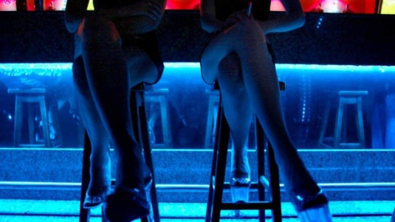 Arrestohen 17 valltare në klubet e natës në Tetovë dhe Gostivar
