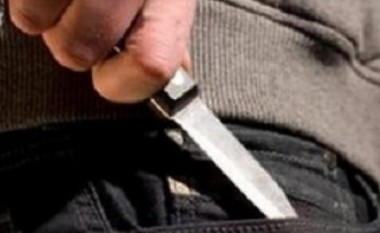 Therret me thikë një person në Prishtinë