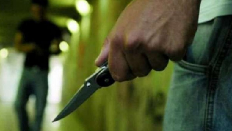 Një i ri ther të miturin me thikë në Kaçanik