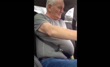 Thonë: Me plakun qeshu, se plak bëhesh! (Video)