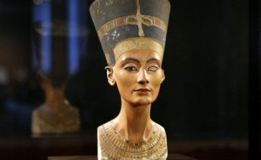 Trupi i Mbretëreshës Nefertiti, dyshohet të jetë nën varrin e Tutankhamunit