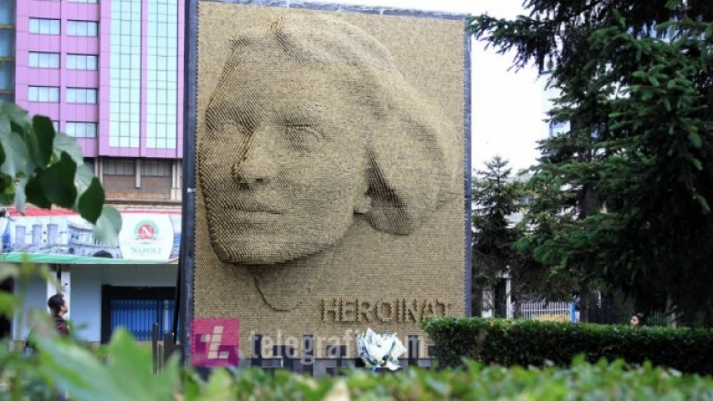 U inaugurua Memoriali ‘Heroinat’ në Prishtinë (Video)