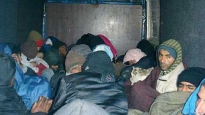 Në rrugën Gjevgjeli-Shkup janë kapur 44 emigrantë ilegal