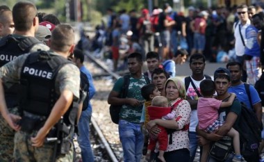 UNHCR lavdëron Maqedoninë për qasjen ndaj refugjatëve