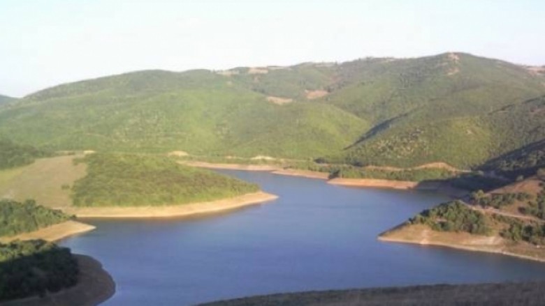 Policia shpëton një femër që tentoi të mbytej në liqenin e Badovcit