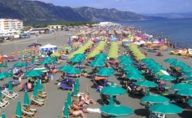 Pushuesit nga Kosova, preferojnë plazhet e Velipojës dhe Shëngjinit (Video)