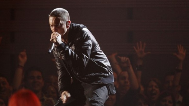 Eminem ja uron ditëlindjen Fiftyt (Video)