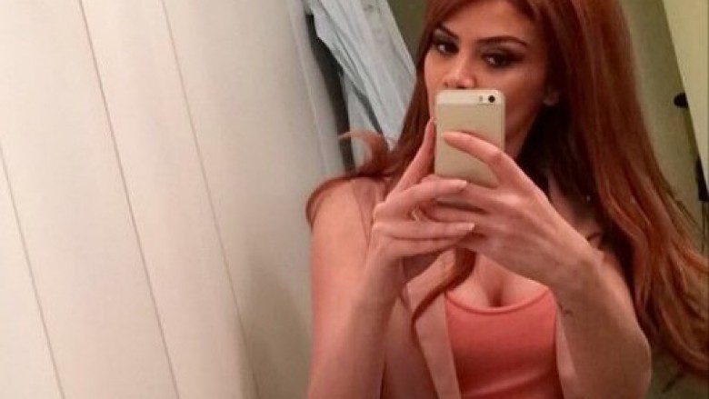 Zanfina shkrep një seksi selfie (Foto)