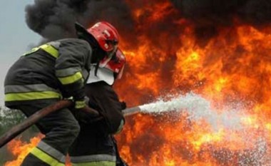 Shtëpia e djegur në Veternik: Pronari thotë se dëmet u shtuan, pasi zjarrfikësit nuk kishin shkallë (Video)