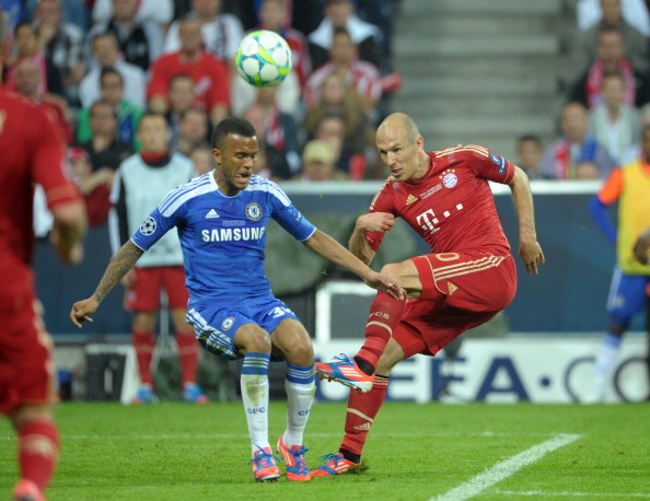 MUNICH, GERMANY - MAY 19: Arjen Robben of Bayern Munich kicks the ball past Ryan Bertrand of Chelsea during the UEFA Champions League Final between FC Bayern Munich and Chelsea at the Fussball Arena Munich on May 19, 2012 in Munich, Germany. The match ended 1-1 after extra time, Chelsea won 4-3 on penalties. (Photo by Bob Thomas/Getty Images)