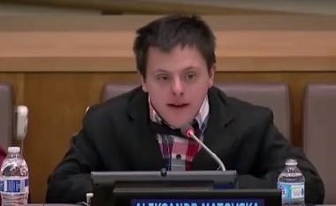 Fjalimi prekës në OKB i djaloshit nga Maqedonia me sindromin Down (Video)