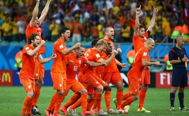 Holanda nuk anulon ndeshjet miqësore
