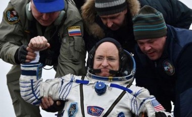Astronauti Scott Kelly zgjatet për 5 centimetra në hapësirë
