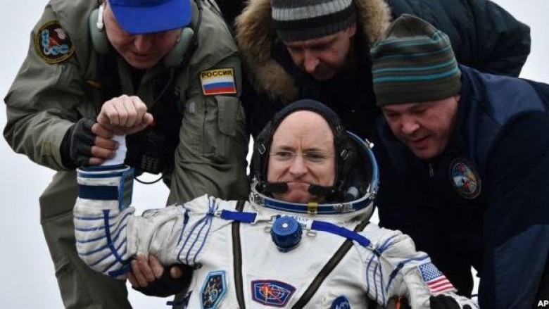 Astronauti Scott Kelly zgjatet për 5 centimetra në hapësirë