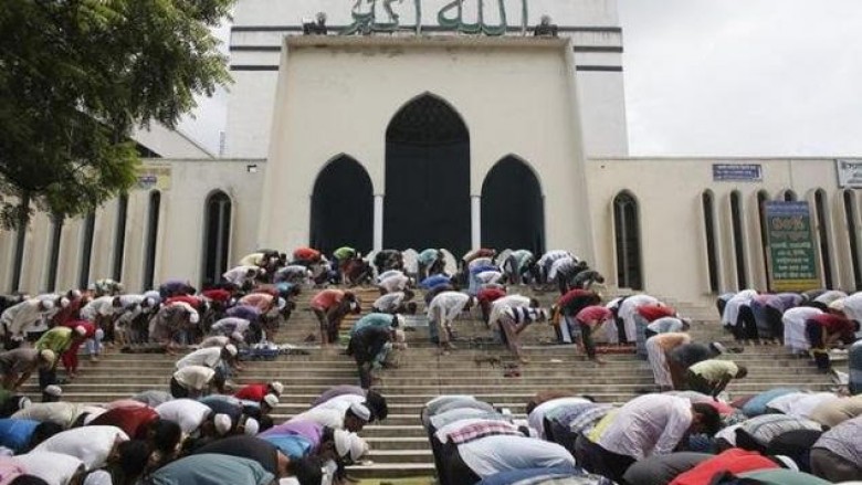 Bangladeshi nuk heq Islamin nga statusi i fesë shtetërore