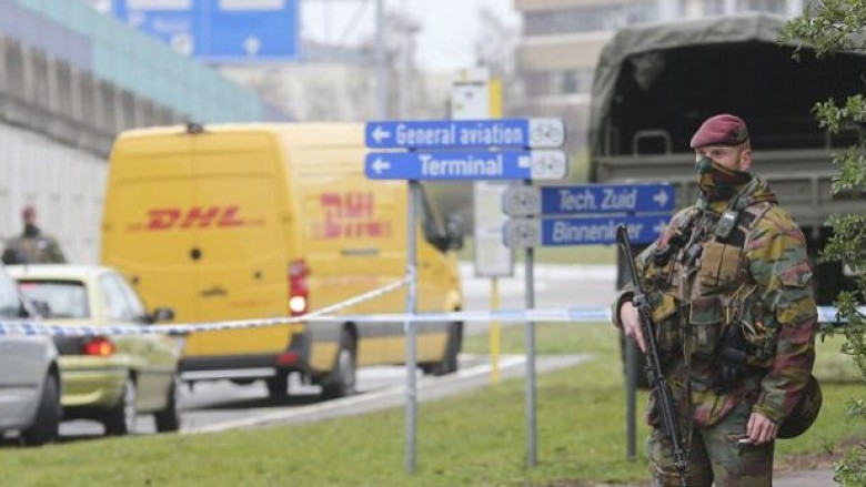 Pesëdhjetë pjesëtarë të ISIS po punonin në aeroportin e Brukselit