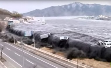 10 momentet më shokuese të cunamit në Japoni që tronditën botën (Video)