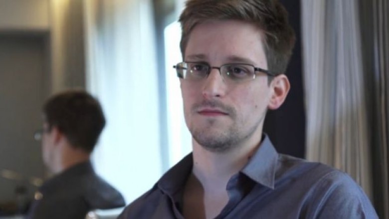 Snowden tregon a mund të zhbllokoj FBI iPhone e sulmuesit në San Bernardino