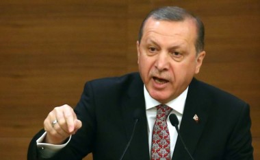 Erdogan paralajmëron Gjykatën Kushtetuese pas vendimit për gazetarët