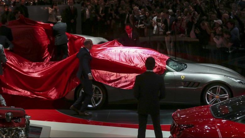 Prezantohet Ferrari GTC4 Lusso “super i shpejtë” (Foto)