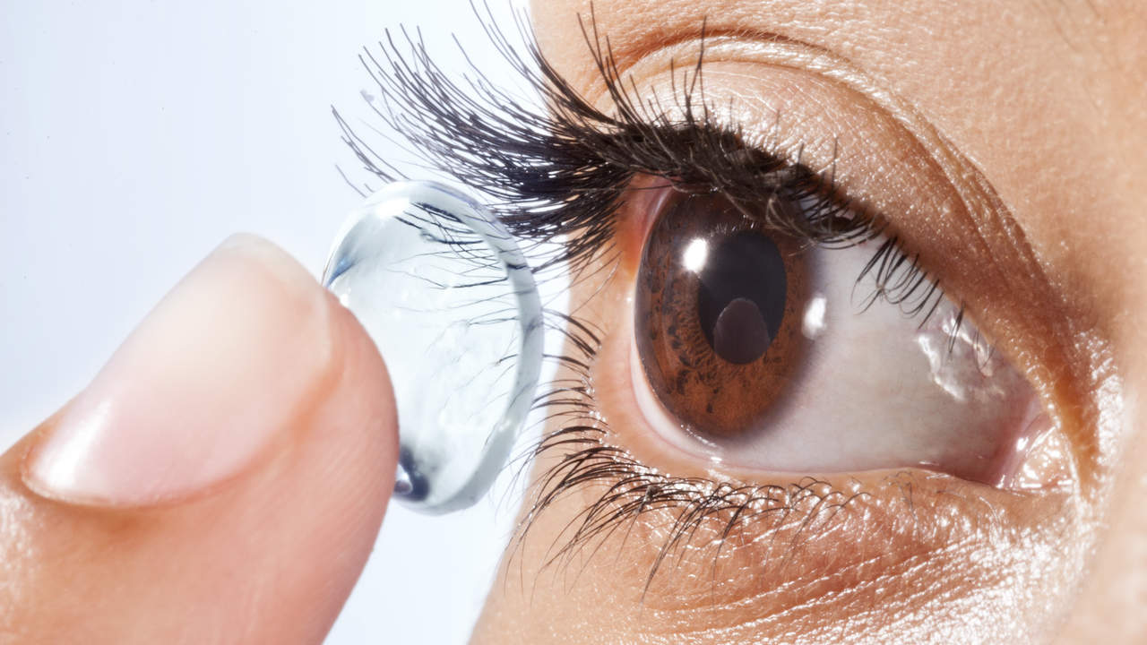 Линзы при сухости глаз. Силикон гидрогелевые контактные линзы. Глазные лекарственные пленки. Глазные пленки лекарственная форма.